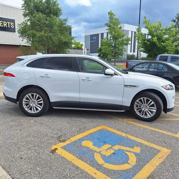 2017 Jaguar F-Pace - Image 6 of 17