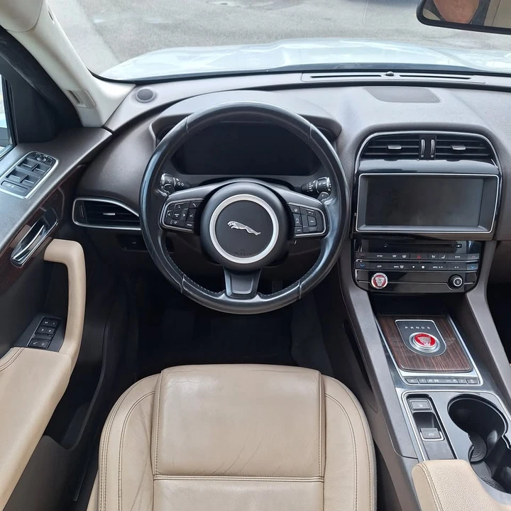 2017 Jaguar F-Pace - Image 8 of 10