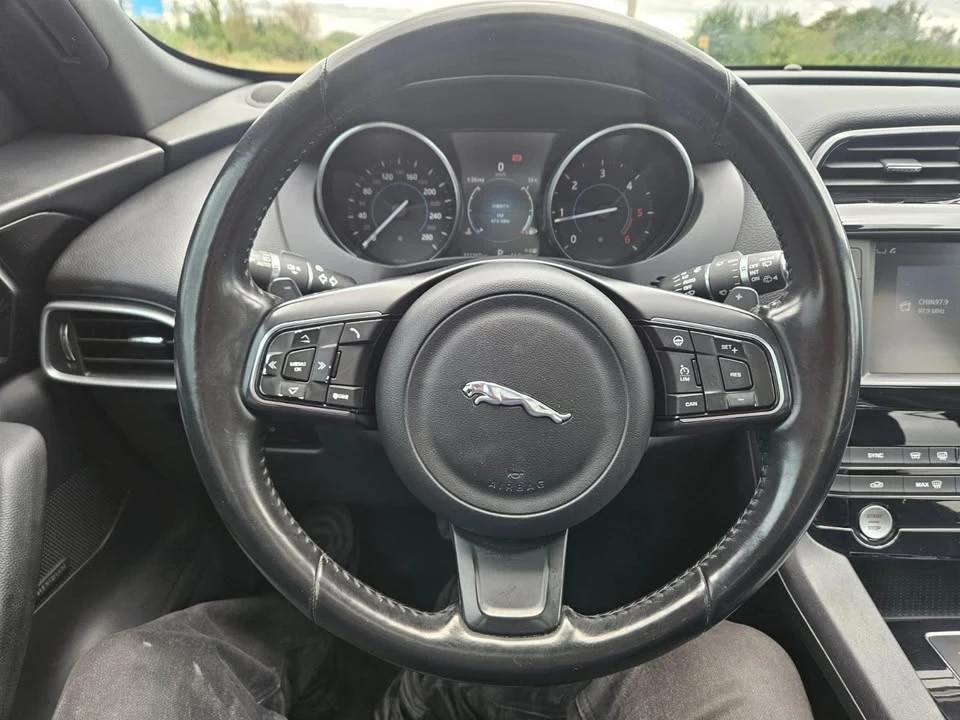 2017 Jaguar F-Pace - Image 9 of 15