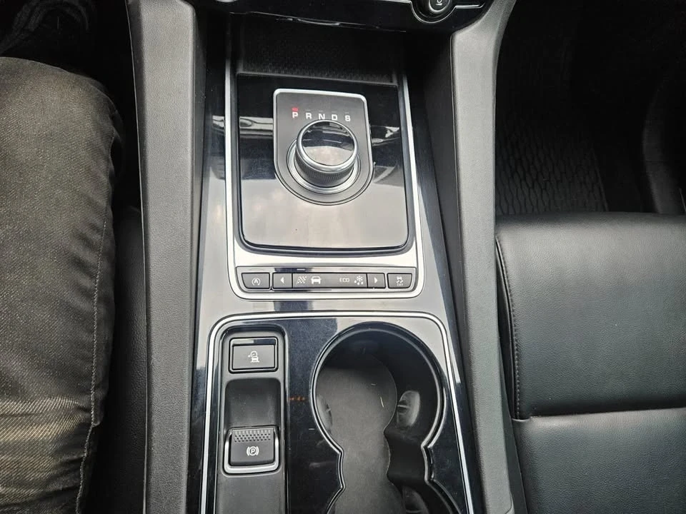 2017 Jaguar F-Pace - Image 10 of 15