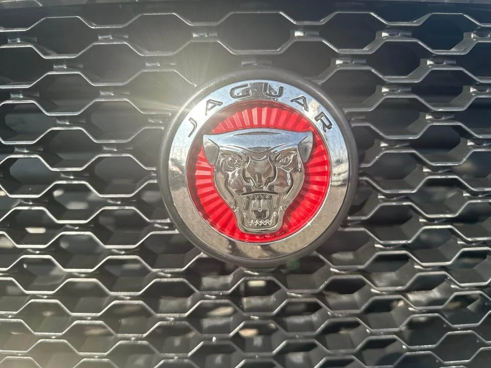 2017 Jaguar F-Pace - Image 9 of 18