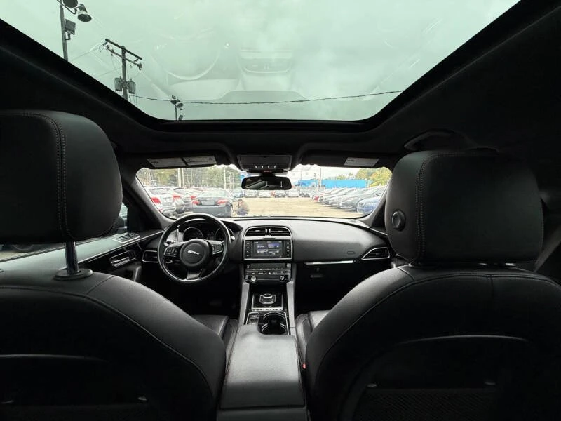 2017 Jaguar F-Pace - Image 10 of 19