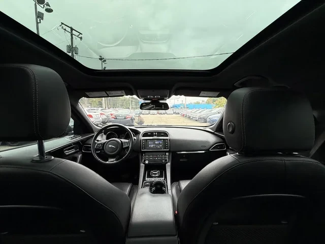 2017 Jaguar F-Pace - Image 8 of 17