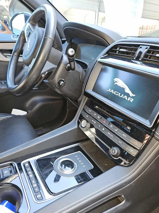 2017 Jaguar F-Pace - Image 8 of 14