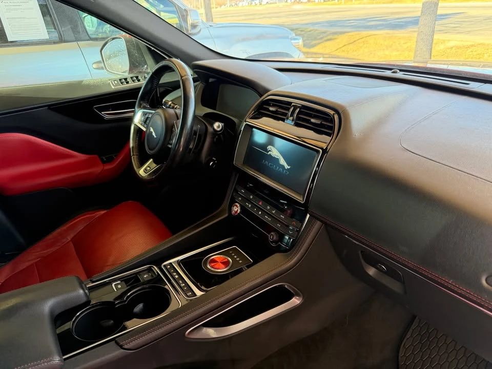 2017 Jaguar F-Pace - Image 3 of 3