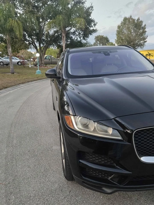 2017 Jaguar F-Pace - Image 10 of 10