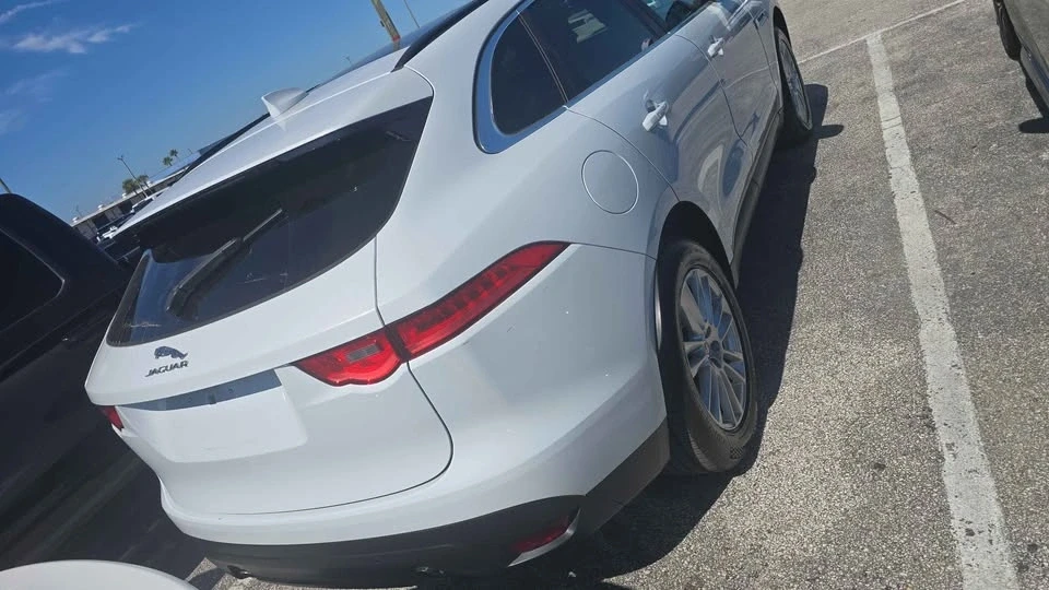 2017 Jaguar F-Pace - Image 6 of 15