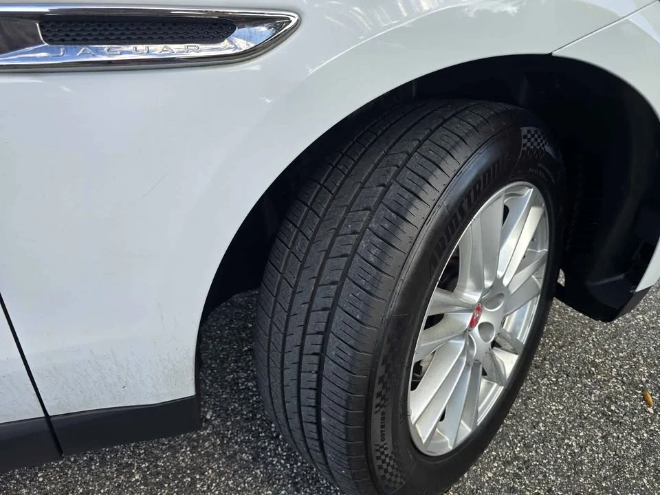 2017 Jaguar F-Pace - Image 9 of 15