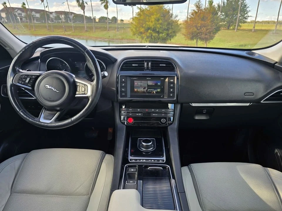 2017 Jaguar F-Pace - Image 11 of 15