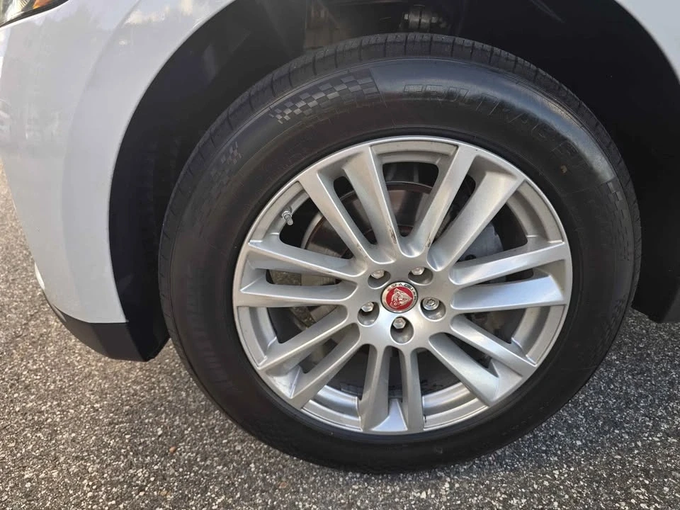 2017 Jaguar F-Pace - Image 5 of 15