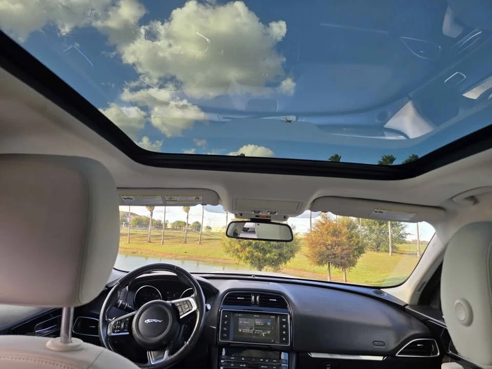2017 Jaguar F-Pace - Image 13 of 15