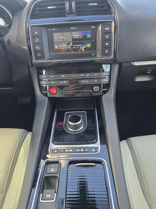 2017 Jaguar F-Pace - Image 12 of 15