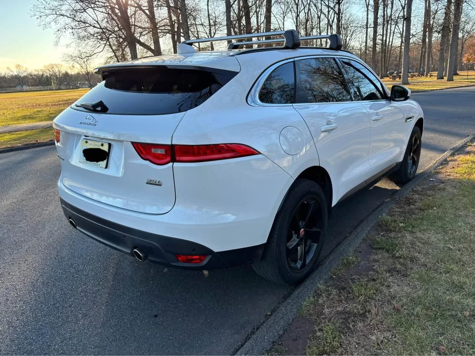 2017 Jaguar F-Pace - Image 5 of 10