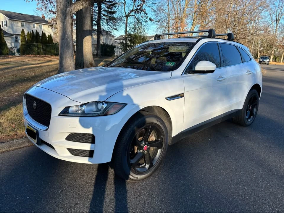 2017 Jaguar F-Pace - Image 2 of 10