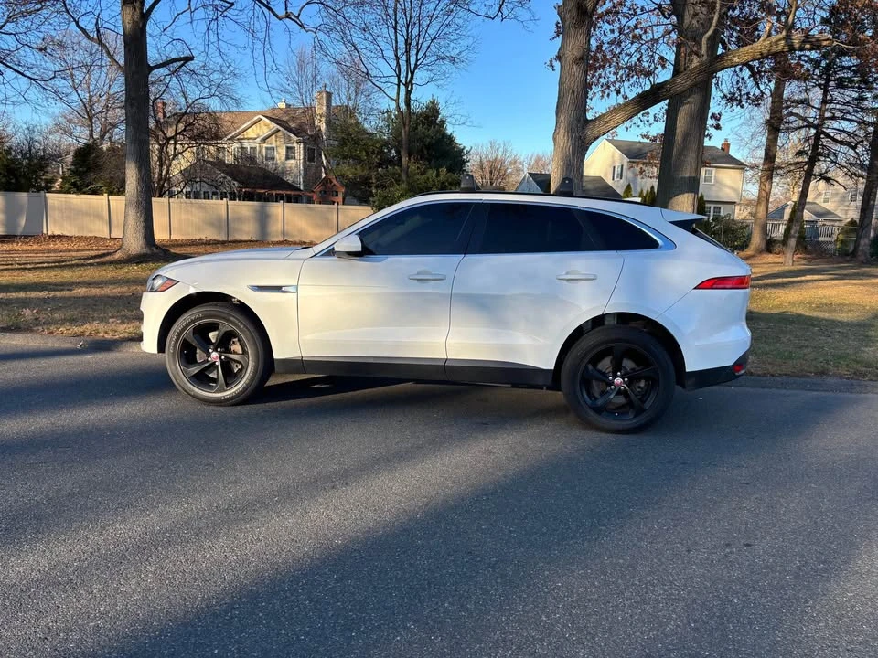 2017 Jaguar F-Pace - Image 8 of 10