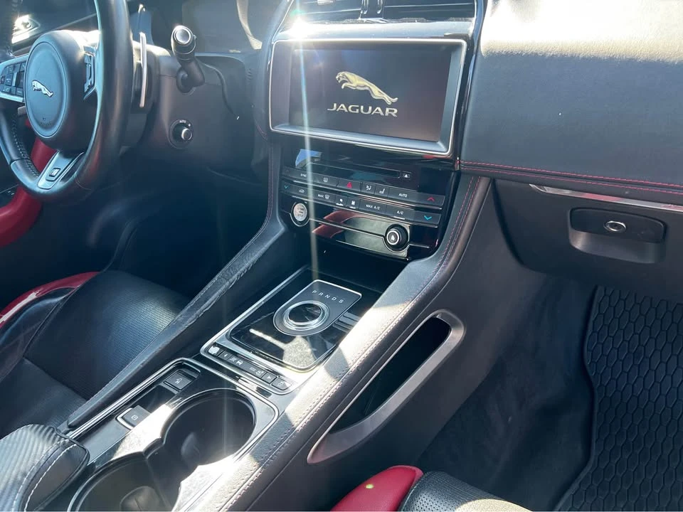 2017 Jaguar F-Pace - Image 8 of 15