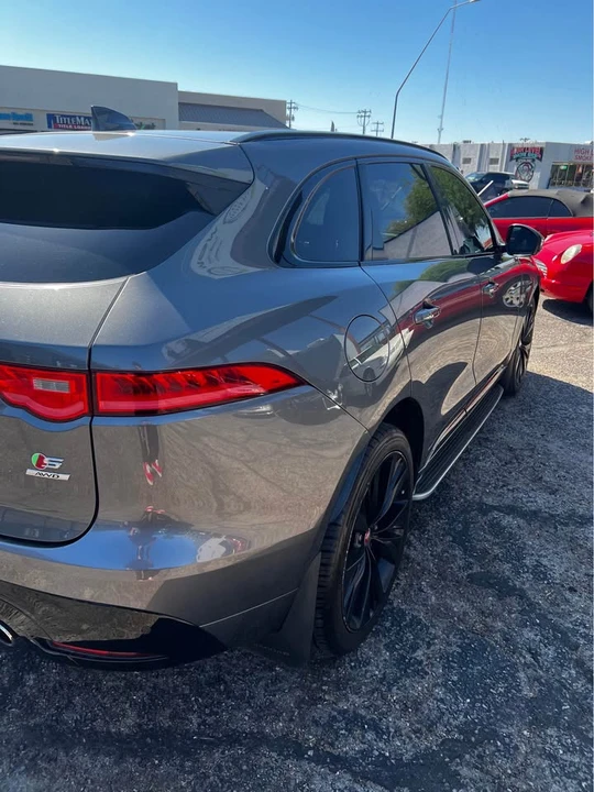 2017 Jaguar F-Pace - Image 4 of 15