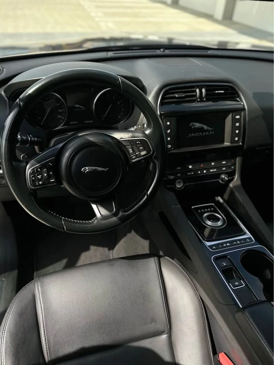 2017 Jaguar F-Pace - Image 13 of 19