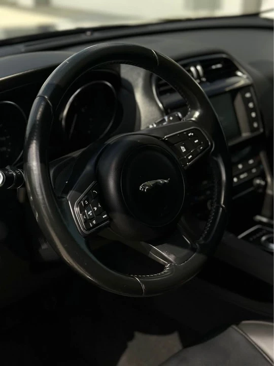 2017 Jaguar F-Pace - Image 16 of 19