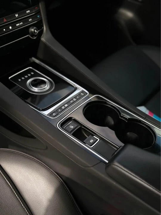 2017 Jaguar F-Pace - Image 14 of 19