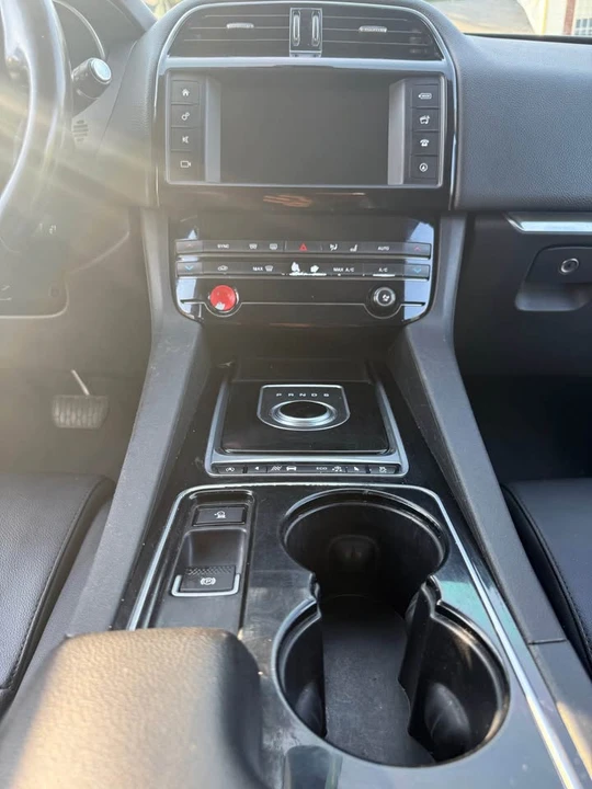2017 Jaguar F-Pace - Image 6 of 16