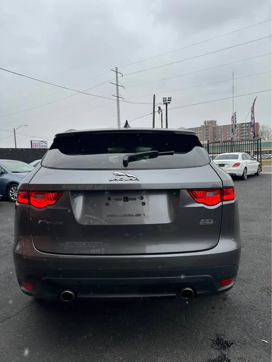 2017 Jaguar F-Pace - Image 5 of 19