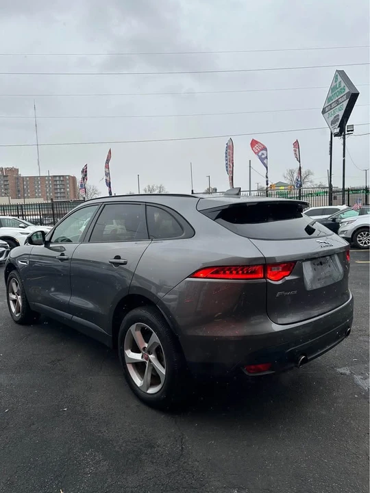 2017 Jaguar F-Pace - Image 3 of 19