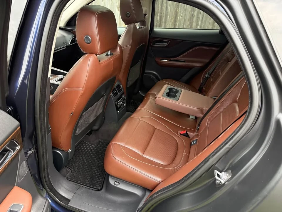 2017 Jaguar F-Pace - Image 10 of 18