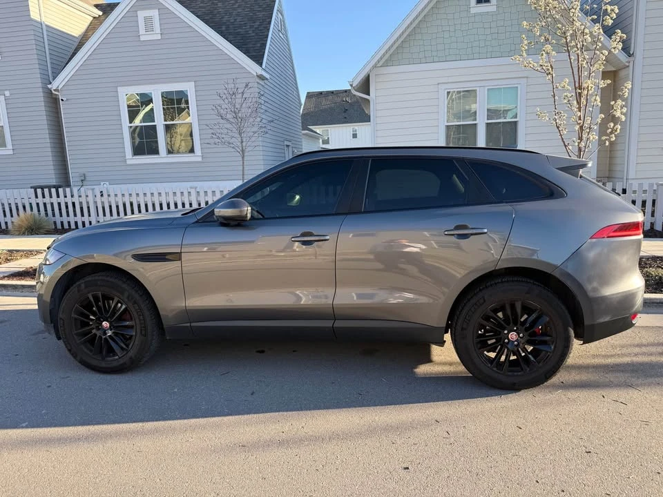 2017 Jaguar F-Pace - Image 3 of 4
