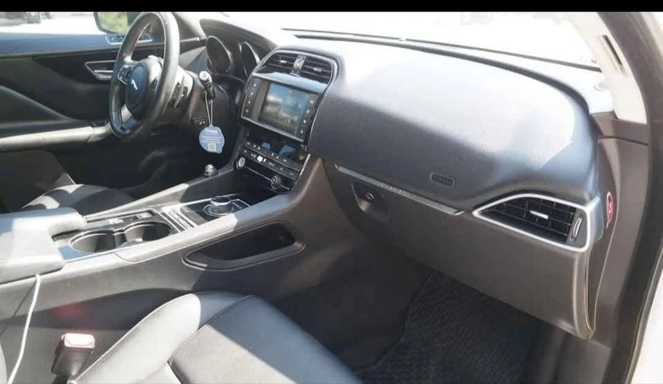 2017 Jaguar F-Pace - Image 7 of 11