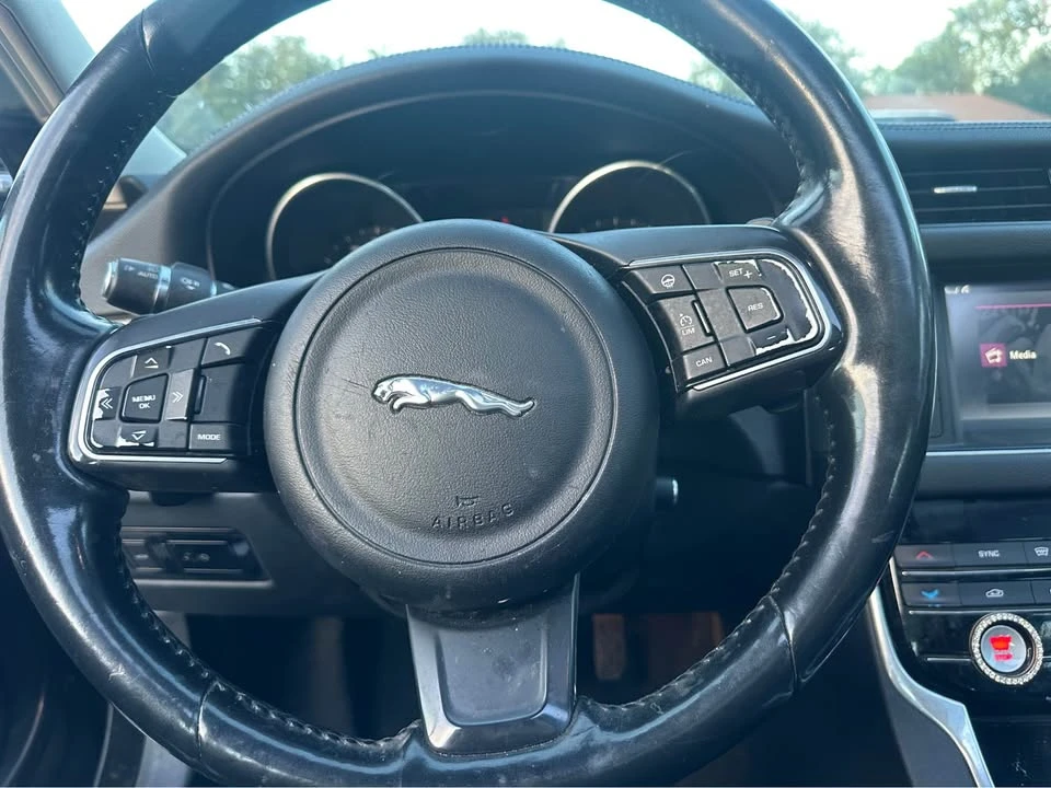 2017 Jaguar F-Pace - Image 10 of 10