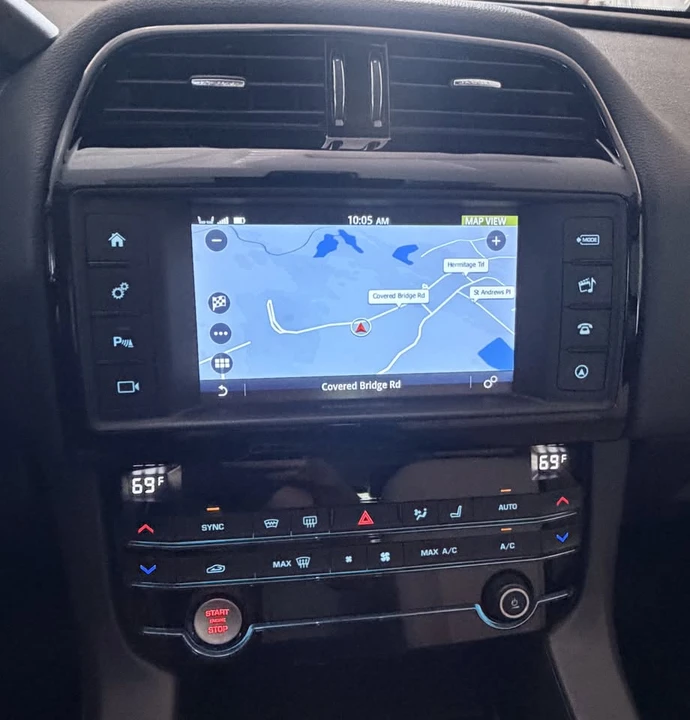 2017 Jaguar F-Pace - Image 10 of 16