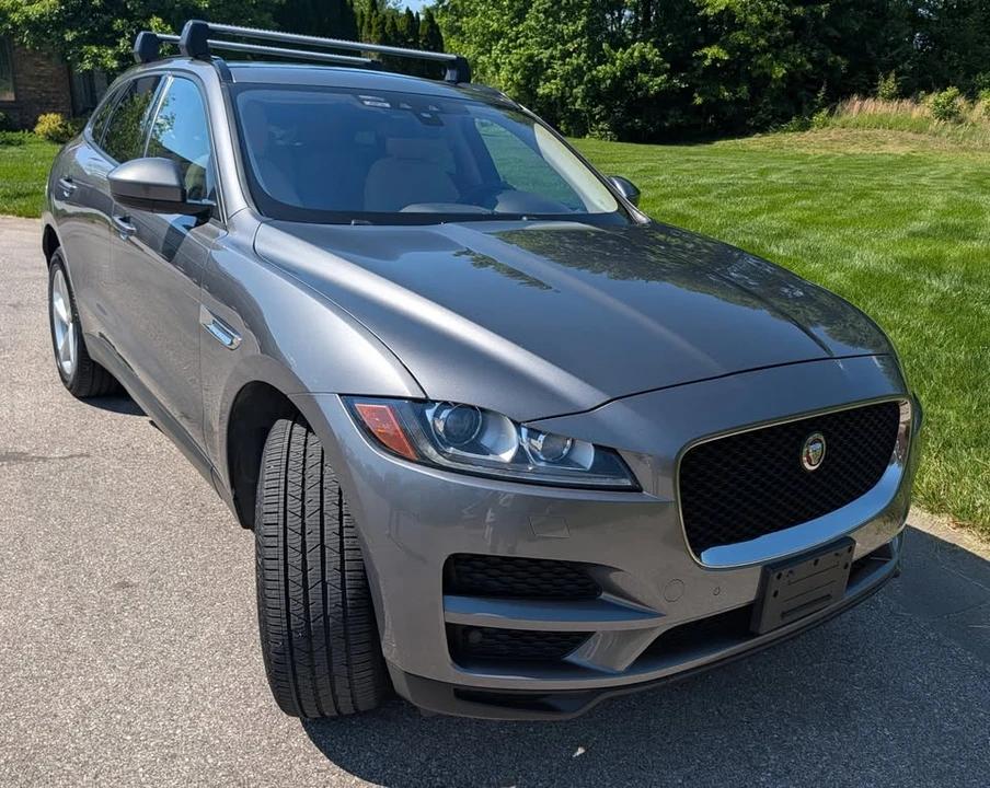 2017 Jaguar F-Pace - Image 2 of 16