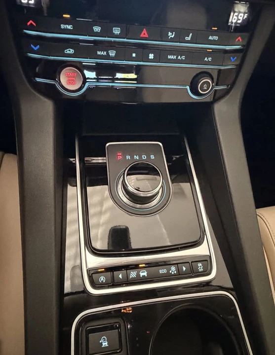 2017 Jaguar F-Pace - Image 13 of 16