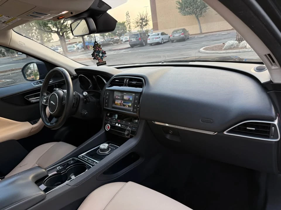 2017 Jaguar F-Pace - Image 6 of 13