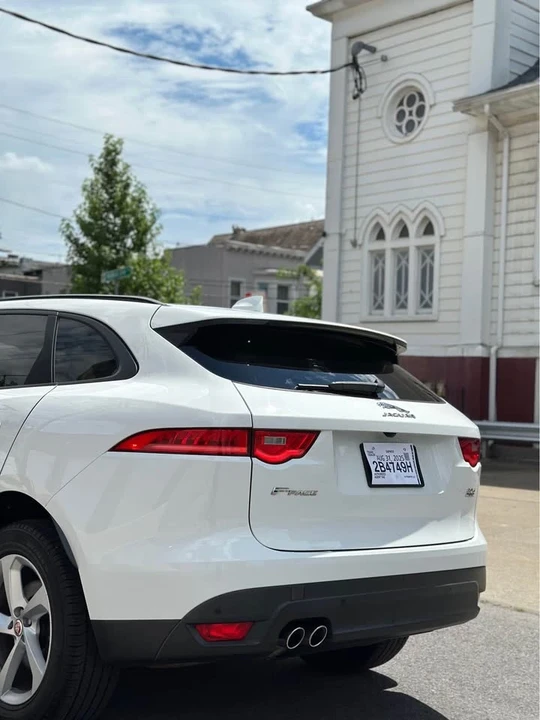 2017 Jaguar F-Pace - Image 6 of 19