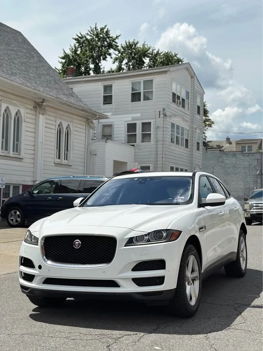 2017 Jaguar F-Pace - Image 2 of 19