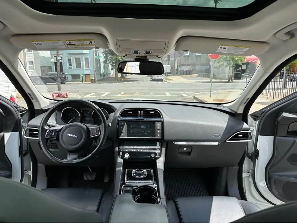 2017 Jaguar F-Pace - Image 13 of 19