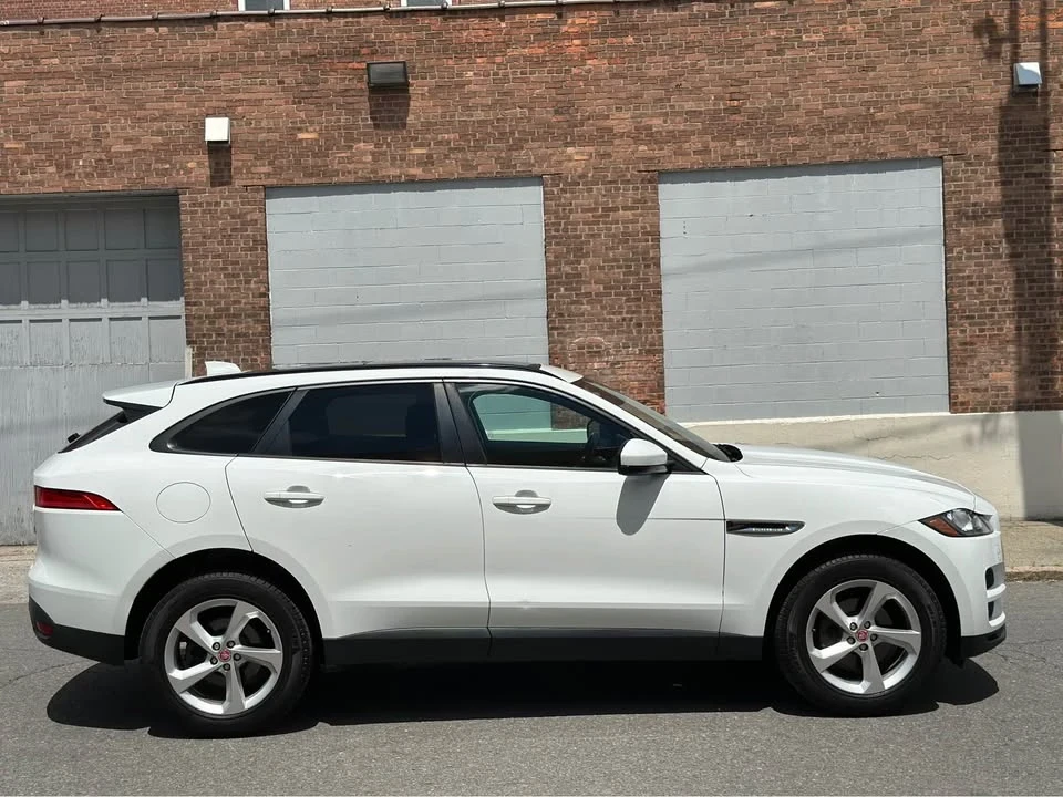 2017 Jaguar F-Pace - Image 10 of 19
