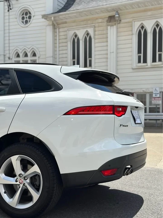 2017 Jaguar F-Pace - Image 4 of 19