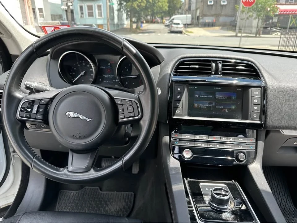 2017 Jaguar F-Pace - Image 14 of 19
