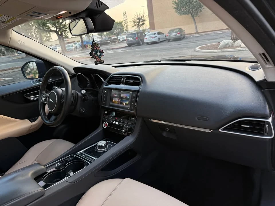 2017 Jaguar F-Pace - Image 6 of 14