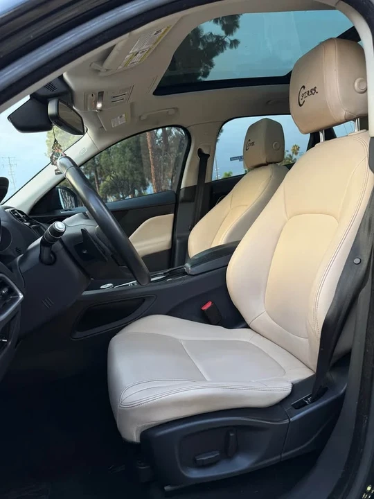 2017 Jaguar F-Pace - Image 7 of 14