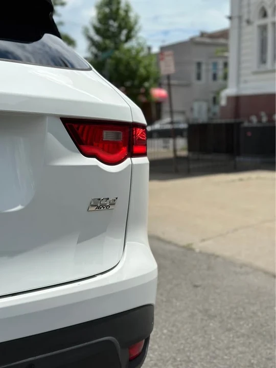 2017 Jaguar F-Pace - Image 8 of 19