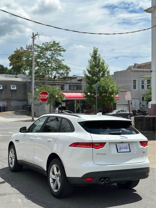 2017 Jaguar F-Pace - Image 4 of 19