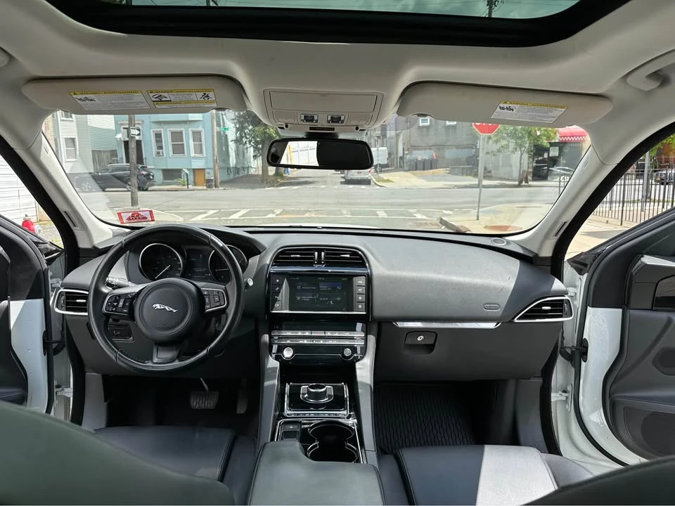 2017 Jaguar F-Pace - Image 14 of 19