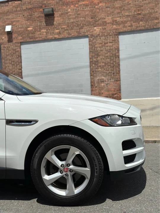 2017 Jaguar F-Pace - Image 9 of 19