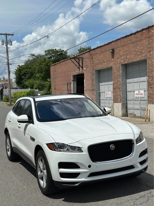 2017 Jaguar F-Pace - Image 10 of 19