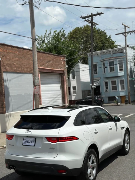 2017 Jaguar F-Pace - Image 7 of 19
