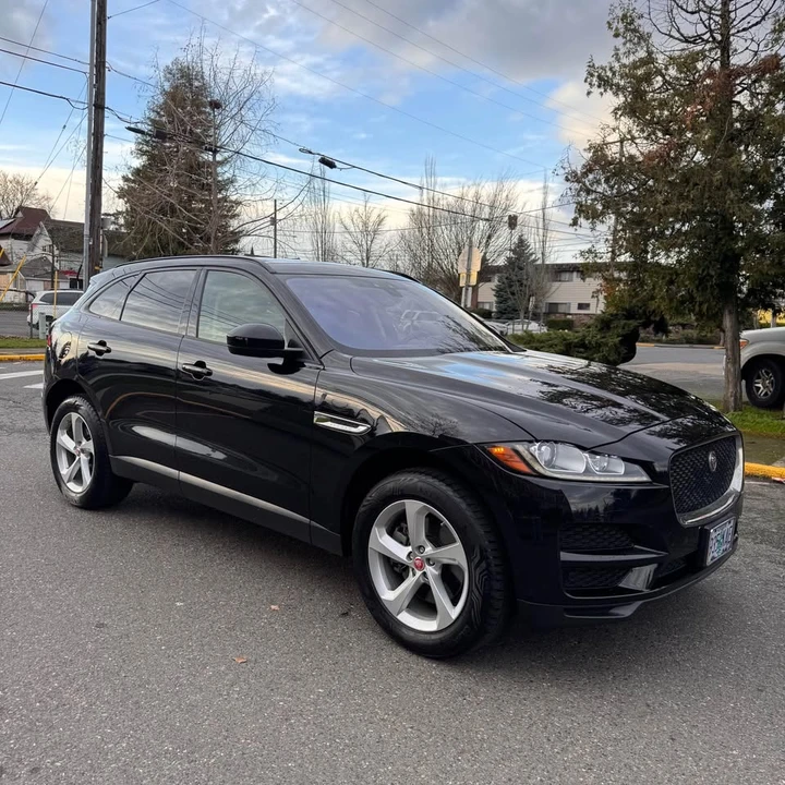2017 Jaguar F-Pace - Image 7 of 13